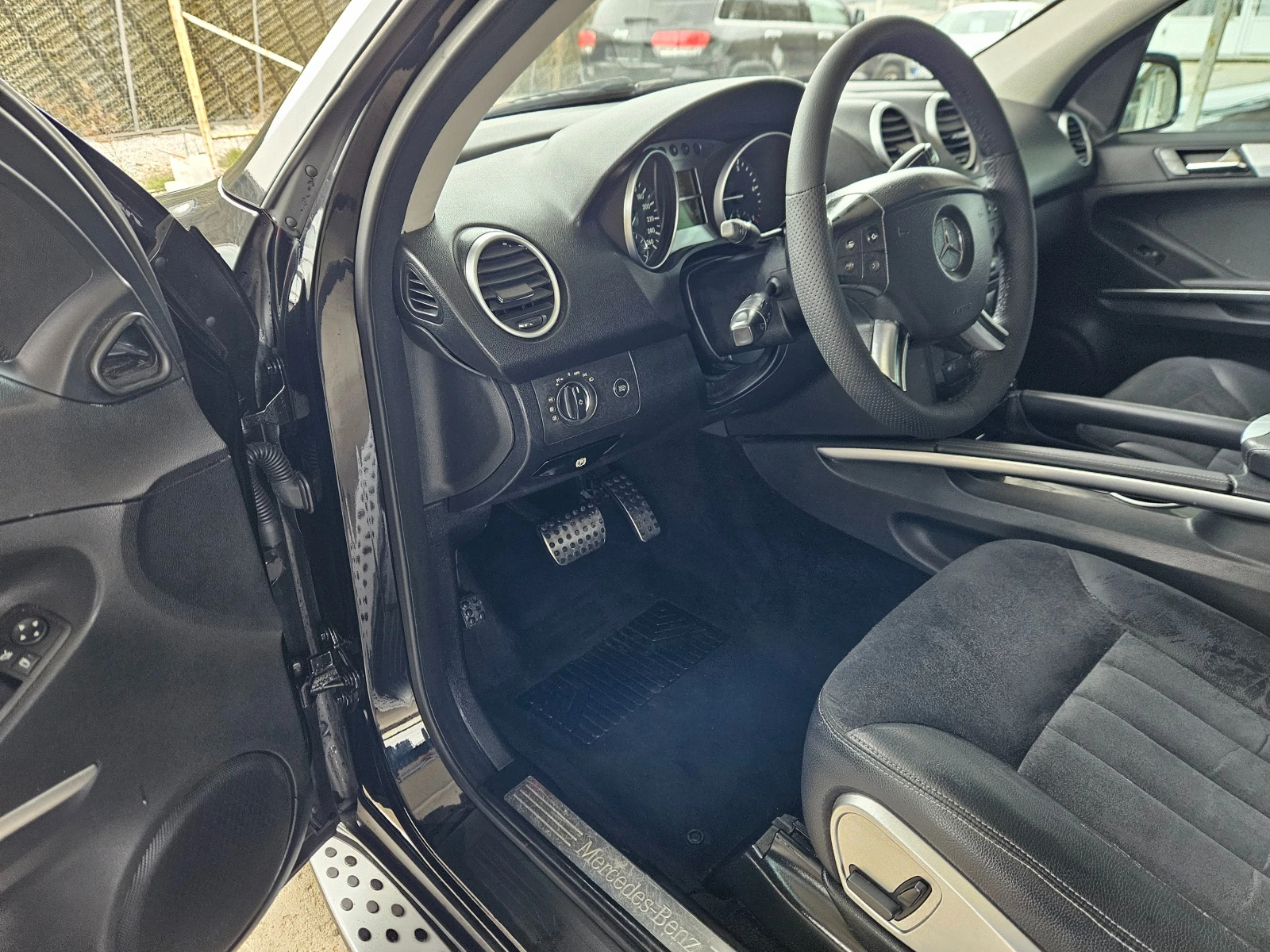 Mercedes-Benz ML 320 AMG ПАКЕТ/ЛИЗИНГ, снимка 9 - Автомобили и джипове - 53885418