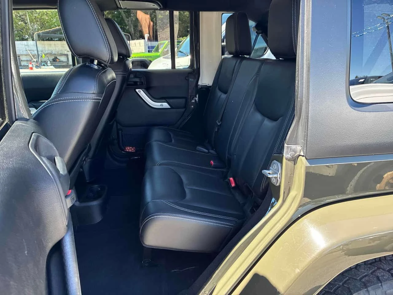 Jeep Wrangler * Sahara * АВТОКРЕДИТ БЕЗ ПЪРВОНАЧАЛНА ВНОСКА* , снимка 12 - Автомобили и джипове - 54936665
