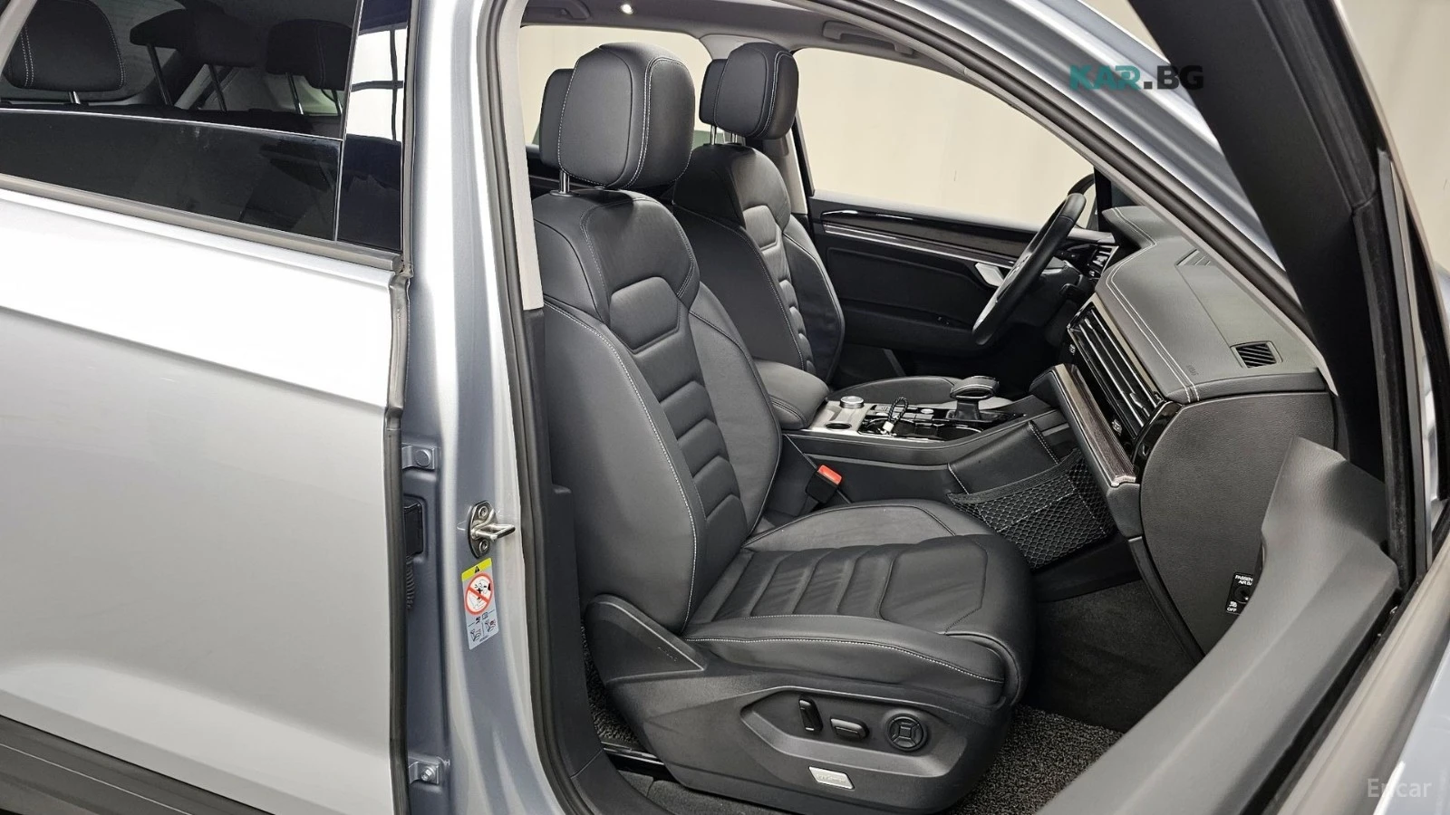 VW Touareg 3.0 TDI PREMIUM* КОЖА* НАВИ* ПАНО* КАМЕРА, снимка 10 - Автомобили и джипове - 55236829