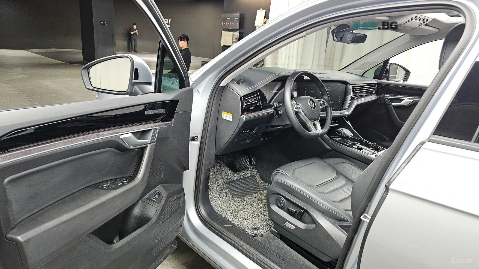 VW Touareg 3.0 TDI PREMIUM* КОЖА* НАВИ* ПАНО* КАМЕРА, снимка 8 - Автомобили и джипове - 55236829