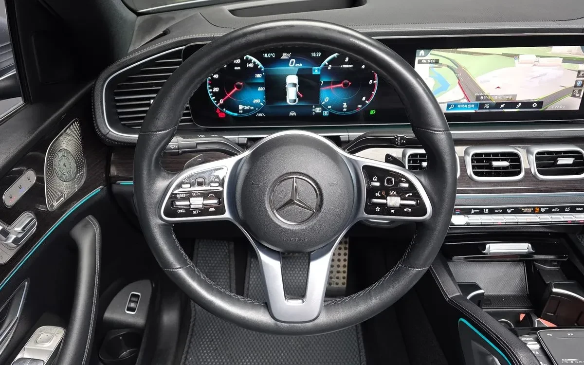 Mercedes-Benz GLE 400 D * ОБДУХВАНЕ * ДИСТРОНИК * 360 КАМЕРА * HEAD UP *, снимка 7 - Автомобили и джипове - 55242417