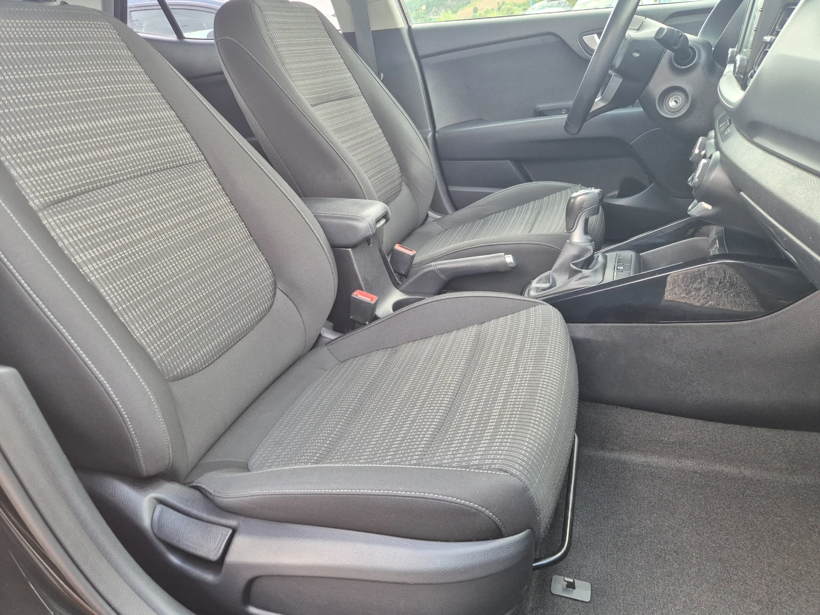 Kia Stonic 1.6 CRDI, снимка 13 - Автомобили и джипове - 55319349