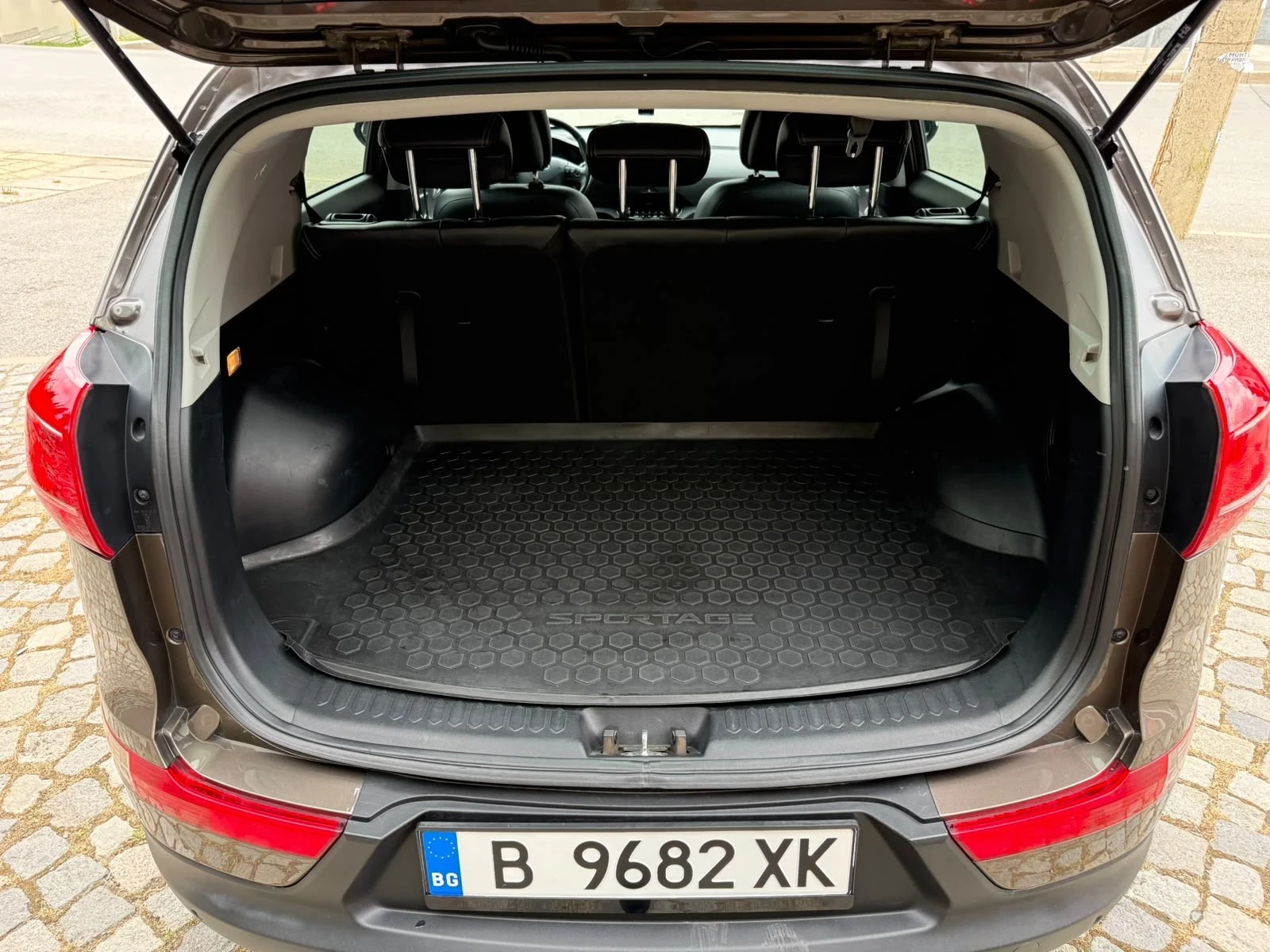 Kia Sportage, снимка 10 - Автомобили и джипове - 55530227