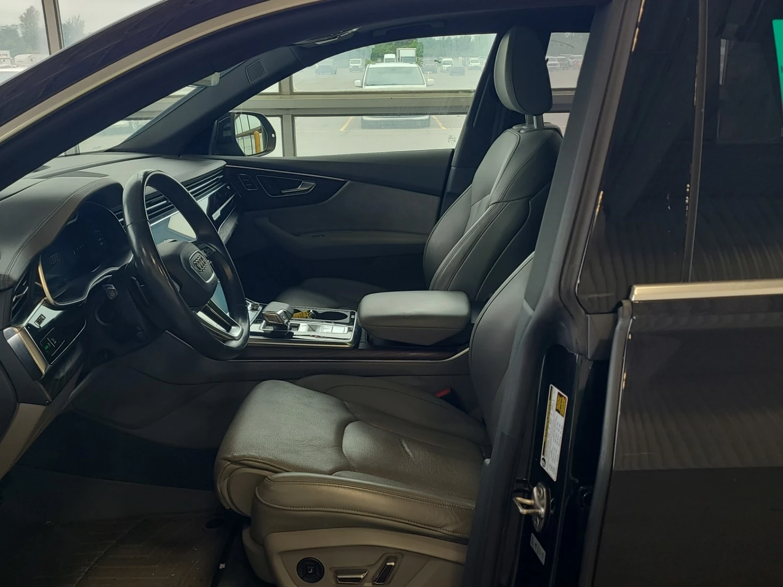 Audi Q8 TECHNIK / MATRIX / DISTRONIC / 360 , снимка 8 - Автомобили и джипове - 55898188