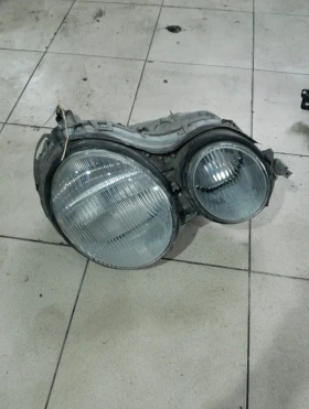 Фар десен Мерцедес Е230