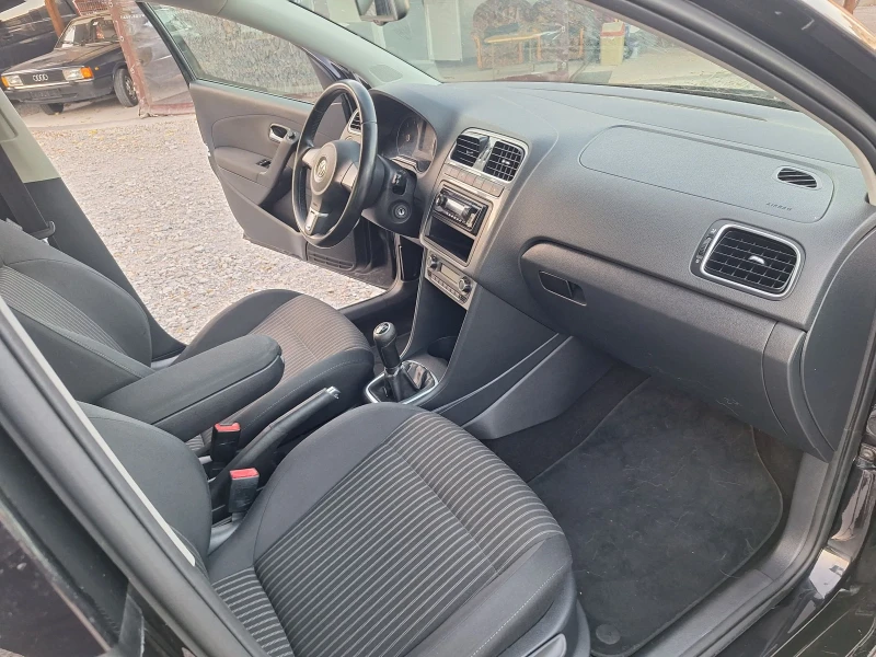 VW Polo 1.6 TDI, снимка 12 - Автомобили и джипове - 47648440