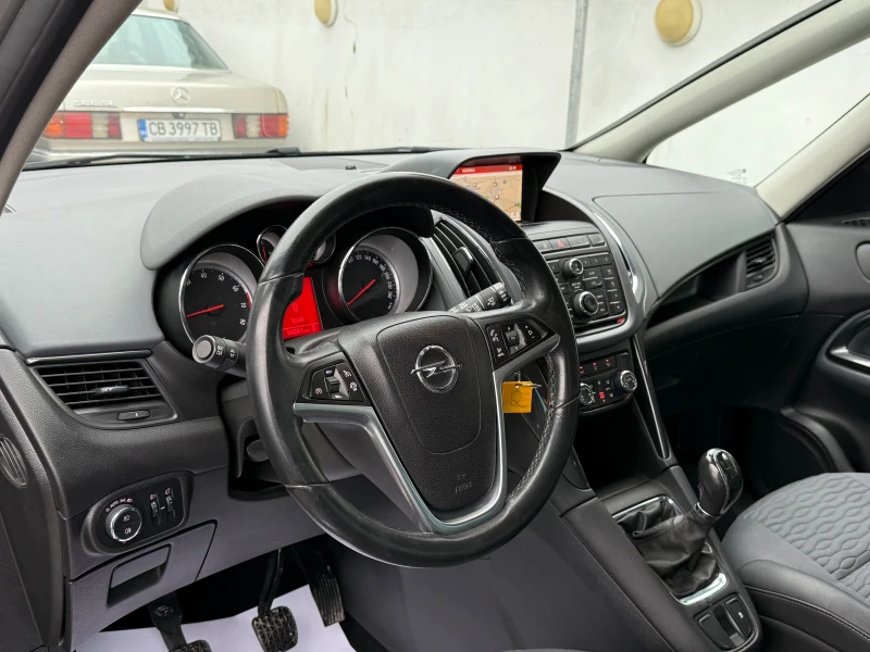 Opel Zafira 1.6 ECO-M TURBO NAVI, снимка 8 - Автомобили и джипове - 48460749