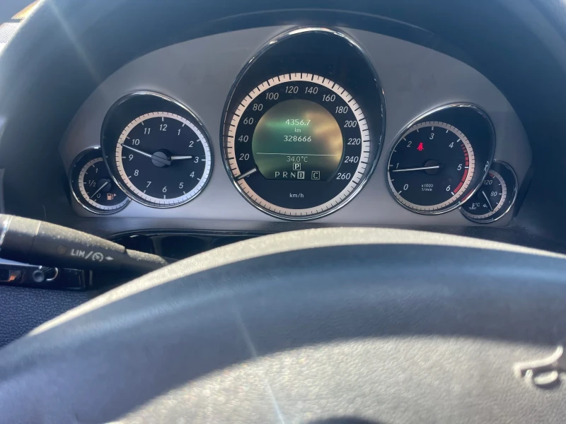 Mercedes-Benz E 220, снимка 8 - Автомобили и джипове - 51836782