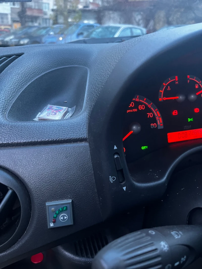 Fiat Punto 1.2 16v Клима, снимка 7 - Автомобили и джипове - 52730850