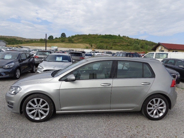 VW Golf 1.6 TDI HIGH LINE, снимка 8 - Автомобили и джипове - 46796721