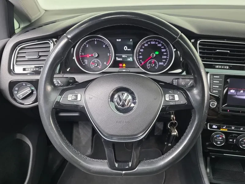 VW Golf 2.0 TDI, снимка 13 - Автомобили и джипове - 54302699