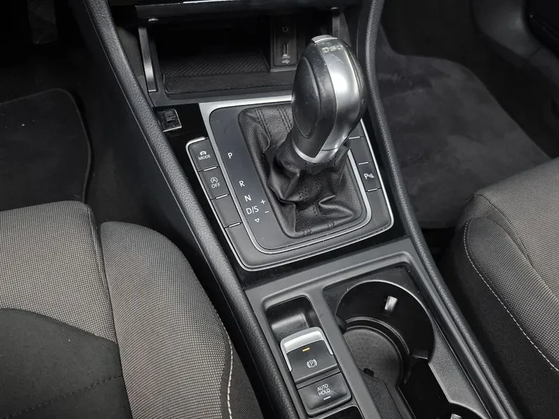 VW Golf 2.0 TDI, снимка 9 - Автомобили и джипове - 54302699