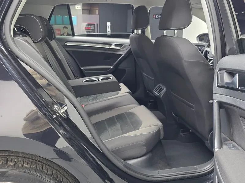 VW Golf 2.0 TDI, снимка 12 - Автомобили и джипове - 54302699