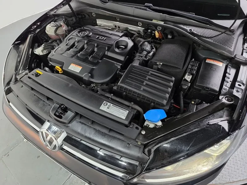 VW Golf 2.0 TDI, снимка 6 - Автомобили и джипове - 54302699