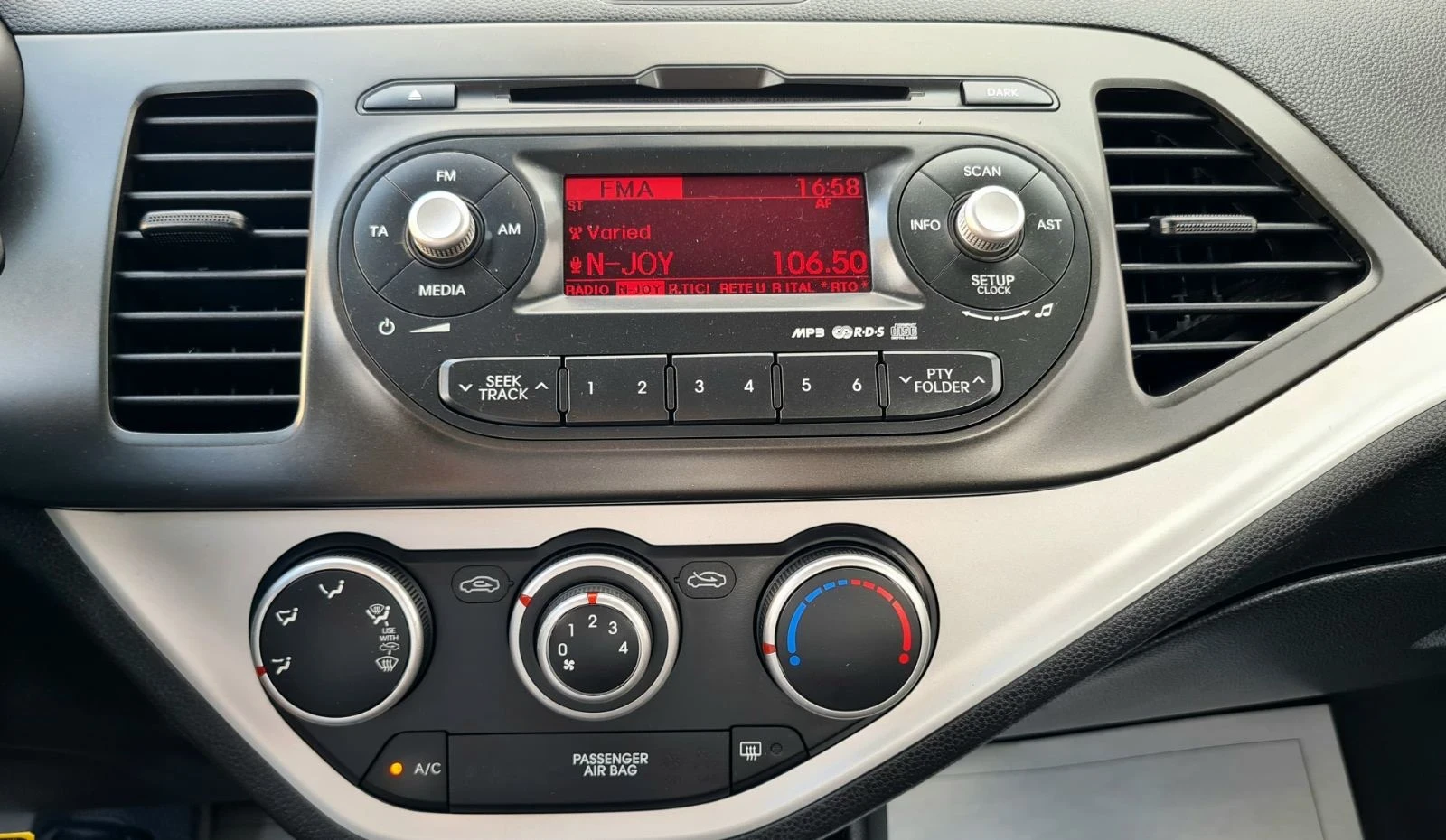 Kia Picanto 1.2 Автомат Швейцария  - изображение 10