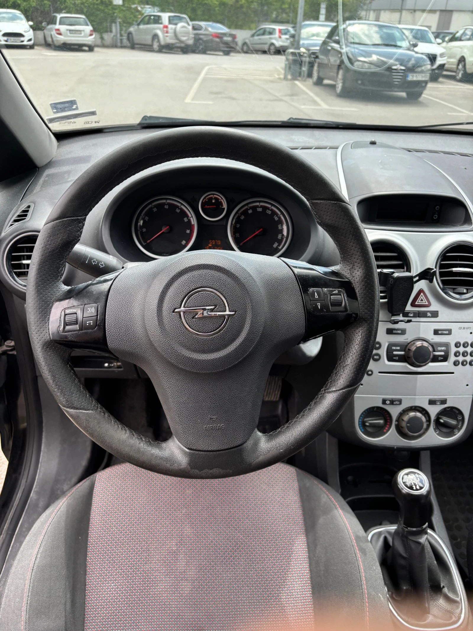 Opel Corsa Заводска газ, обслужен - изображение 9