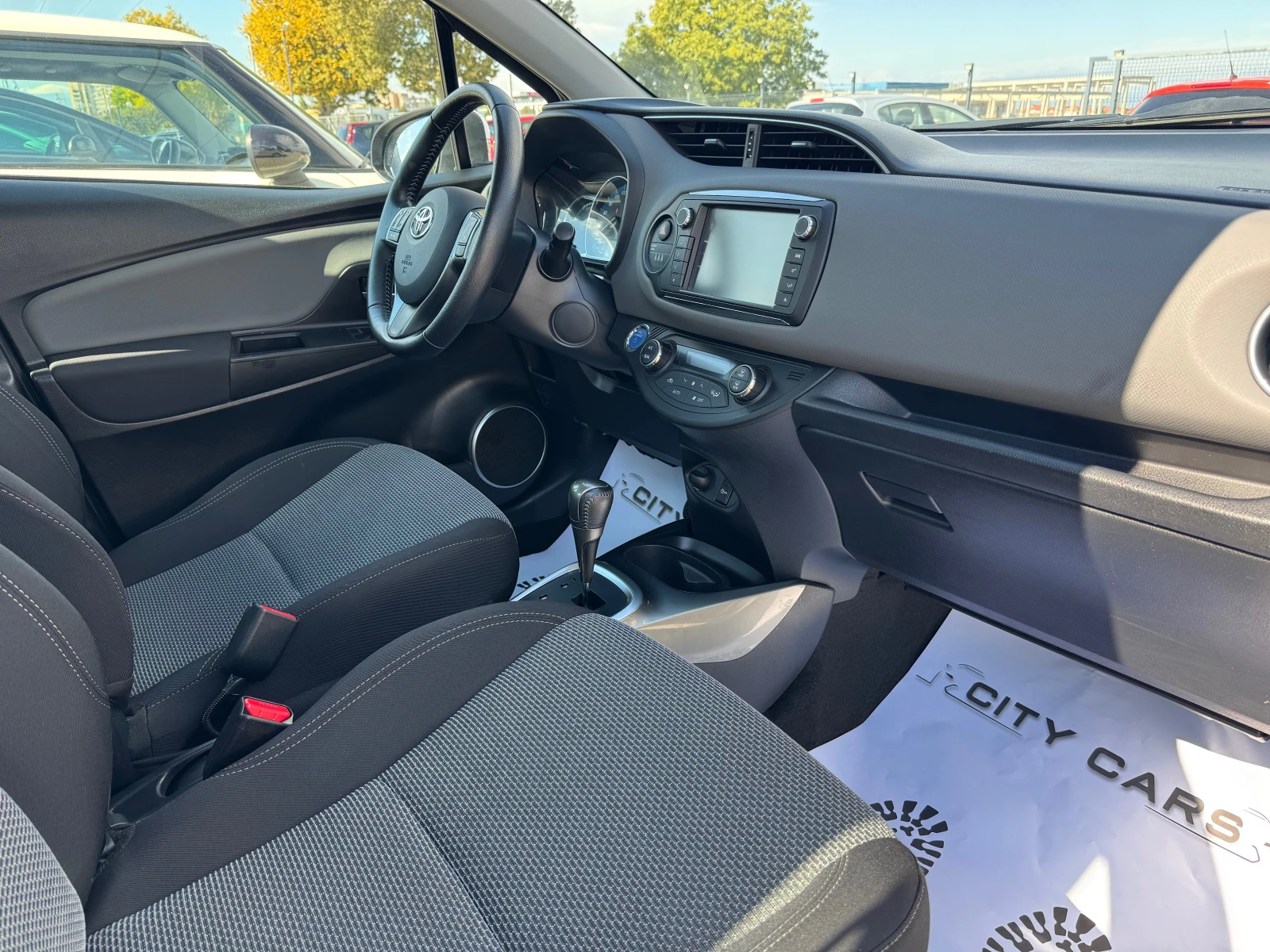 Toyota Yaris 1.5i-HIBRID-AVTOMAT- - изображение 10