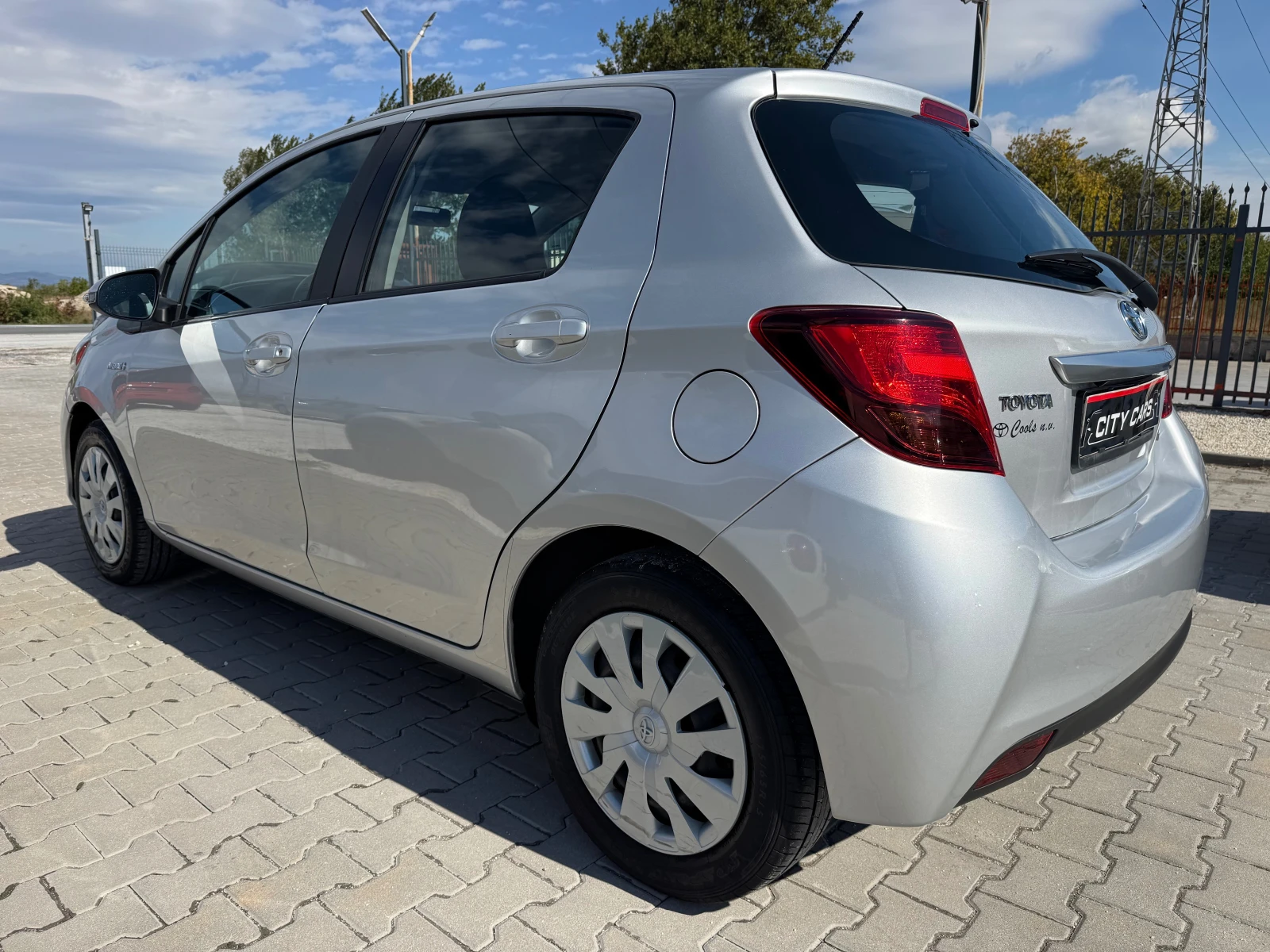 Toyota Yaris 1.5i-HIBRID-AVTOMAT- - изображение 4