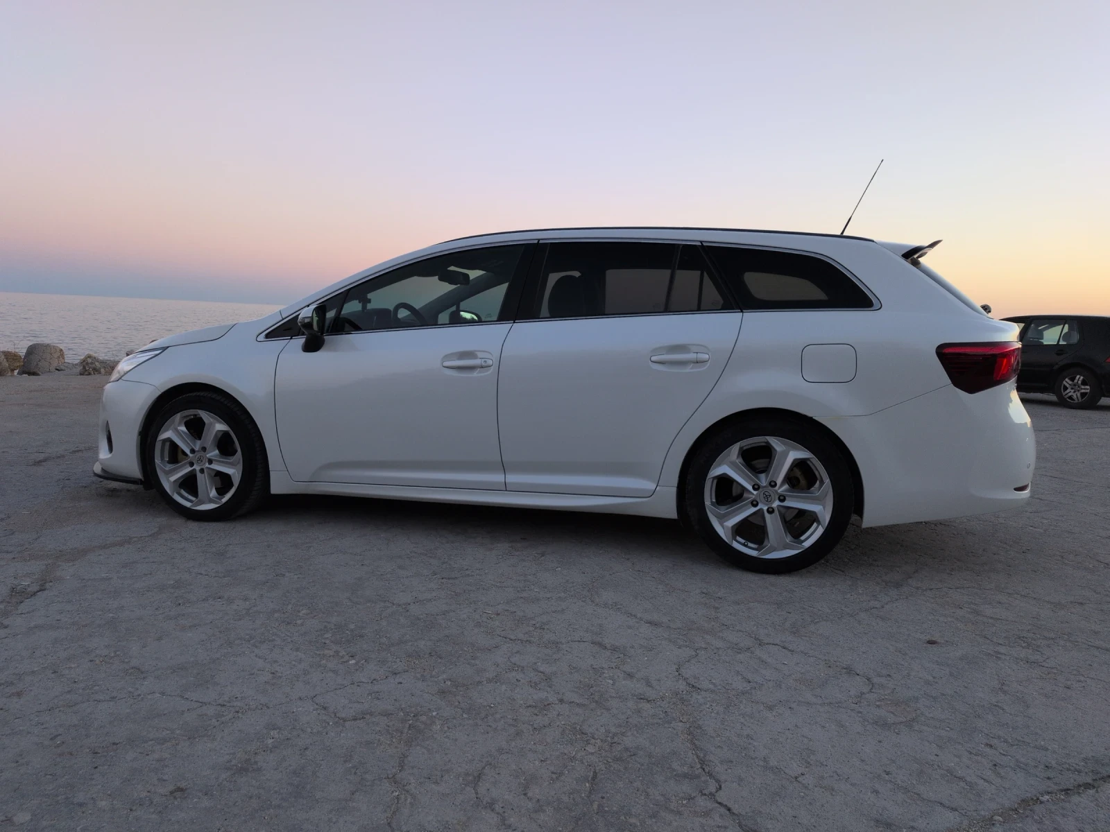 Toyota Avensis D4D 2.0, снимка 3 - Автомобили и джипове - 53762083