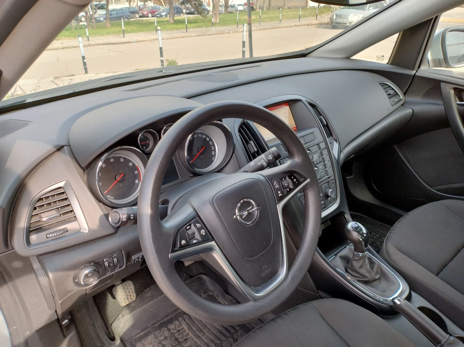 Opel Astra J 1.6 LPG / BG, снимка 8 - Автомобили и джипове - 53902959