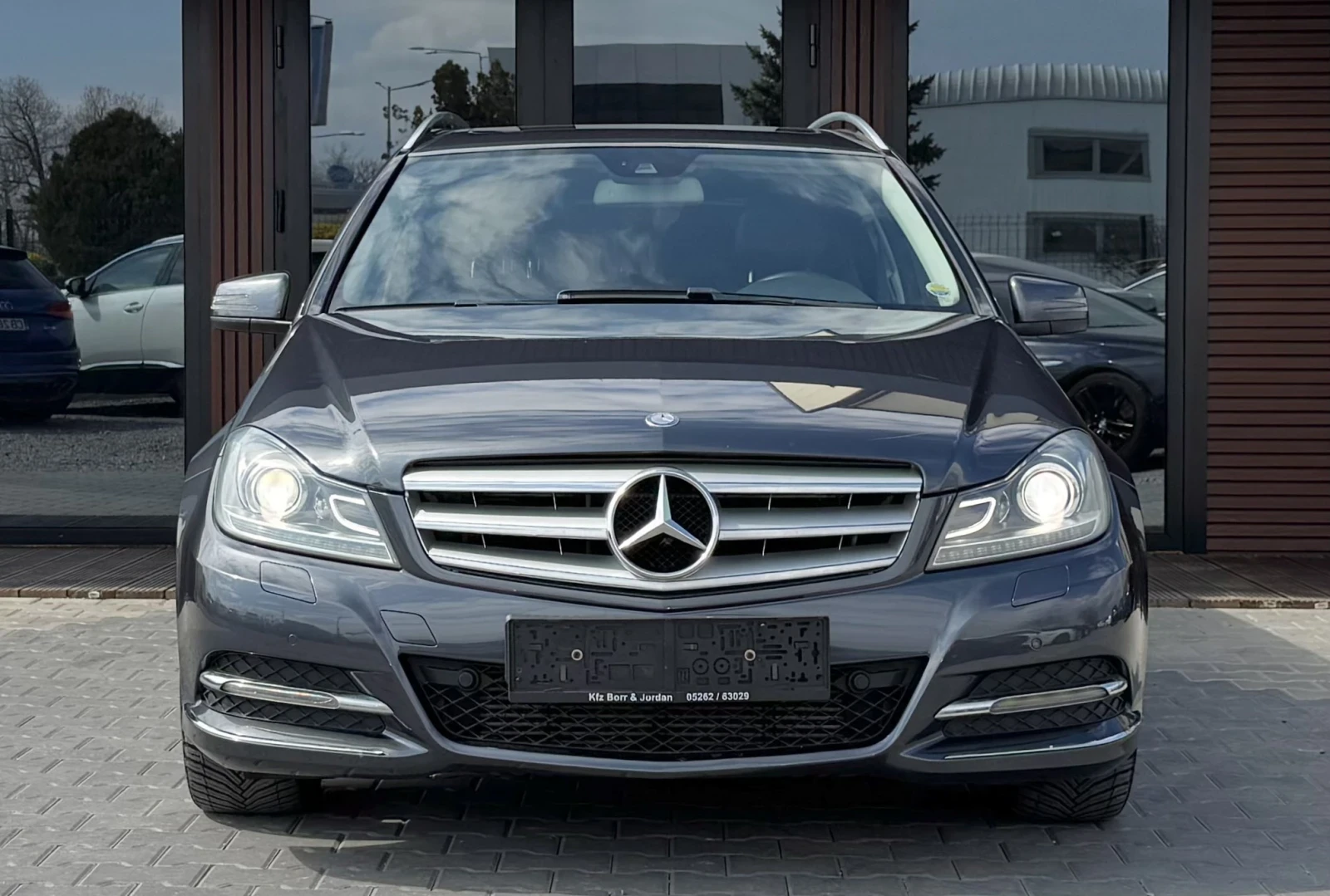 Mercedes-Benz C 220 Avangard* LaneAssist* Blindspot* Камера* Лизинг, снимка 2 - Автомобили и джипове - 53996194