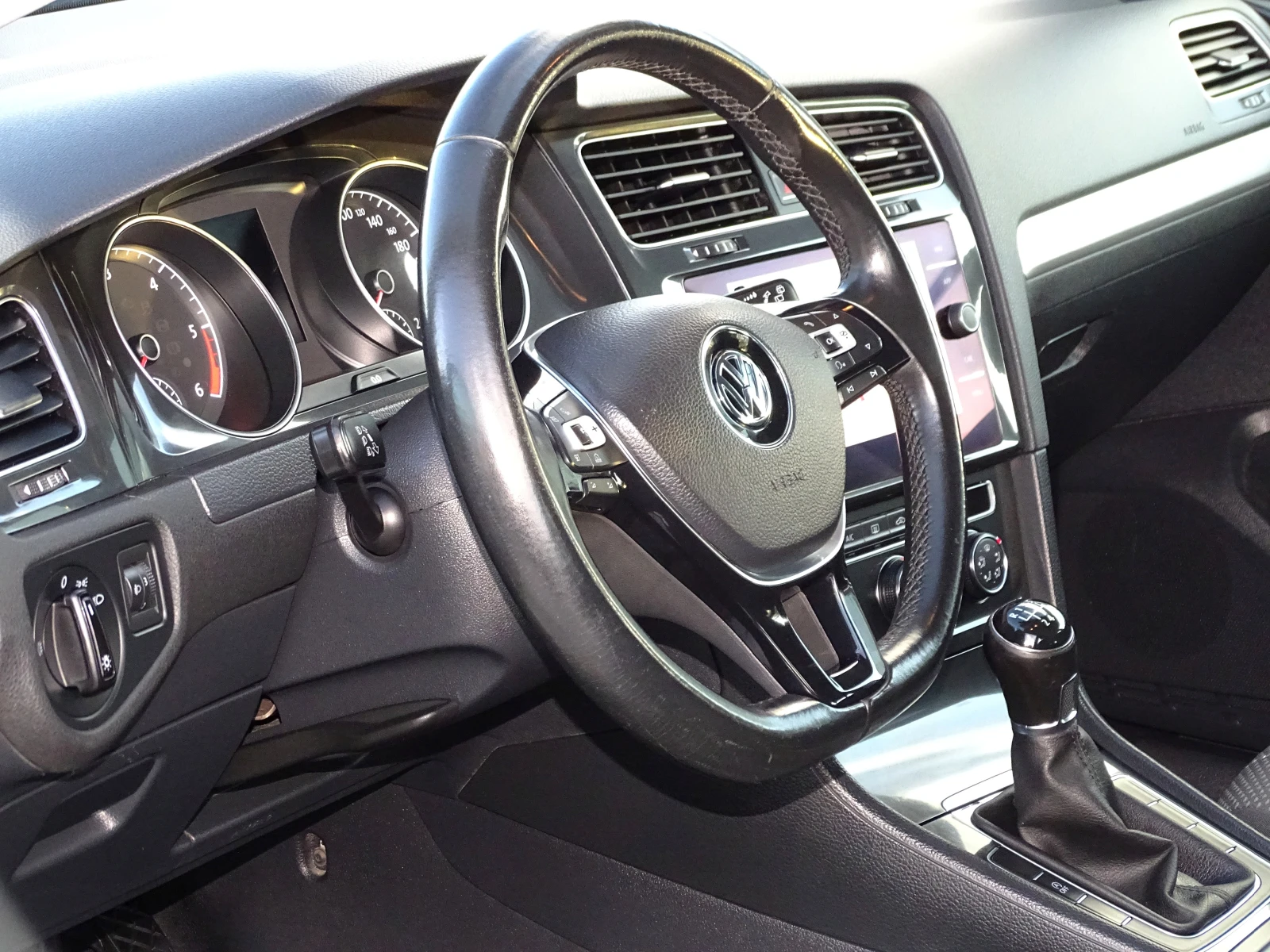 VW Golf 7.5_1.6TDI_116 Коня_EURO 6b_* , снимка 10 - Автомобили и джипове - 54172160