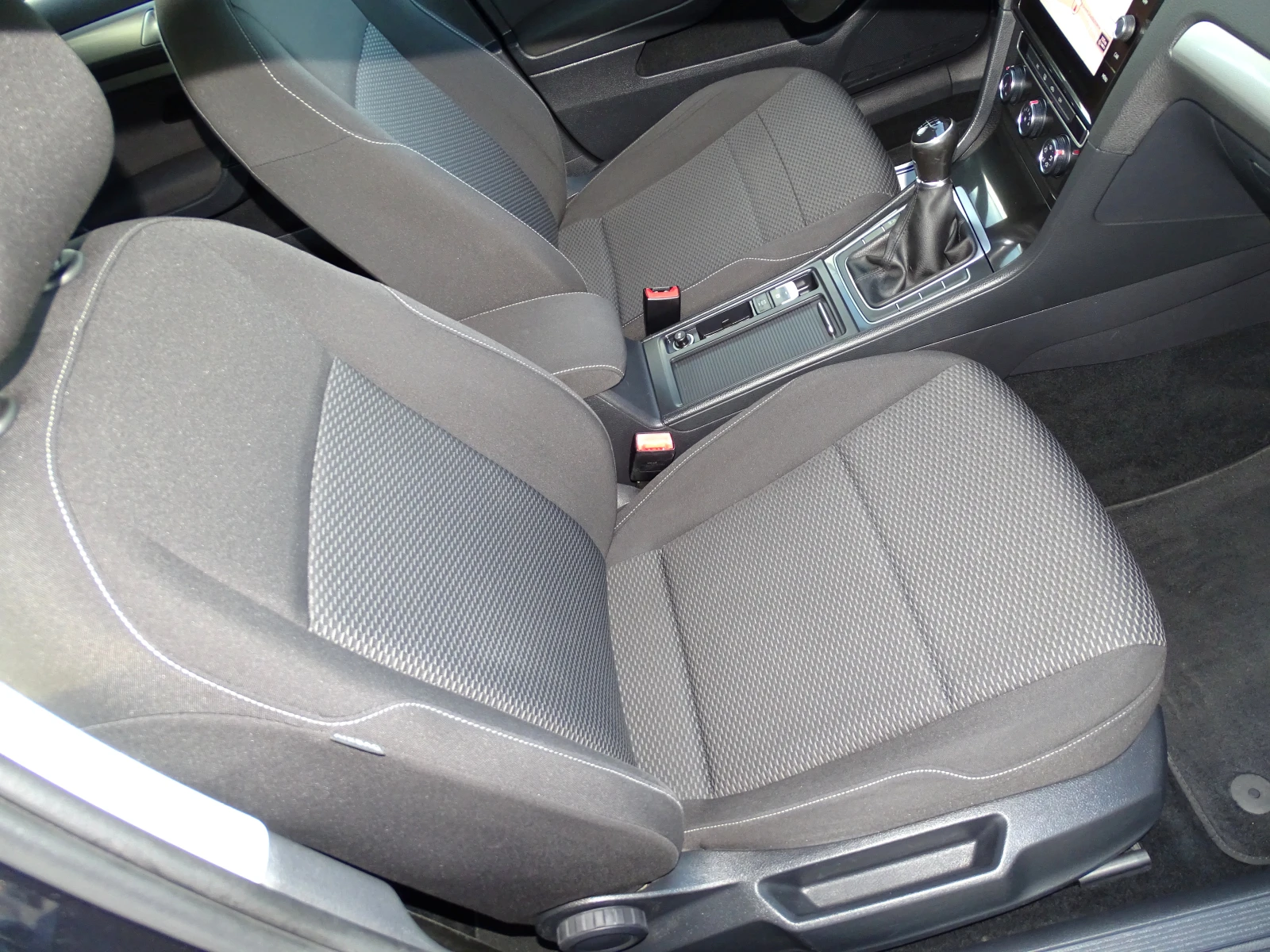 VW Golf 7.5_1.6TDI_116 Коня_EURO 6b_* , снимка 11 - Автомобили и джипове - 54172160