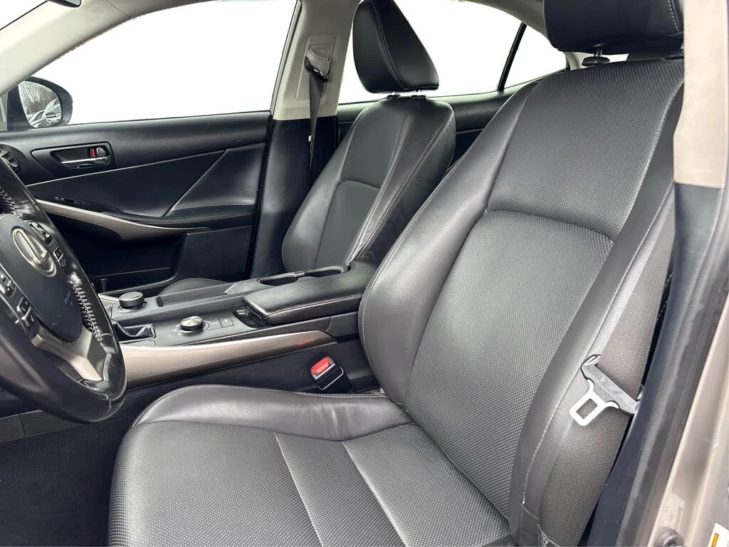 Lexus IS 300 AWD* ОБДУХВАНЕ* ПОДГРЕВ* ПАНО* КАМЕРА, снимка 12 - Автомобили и джипове - 54372471