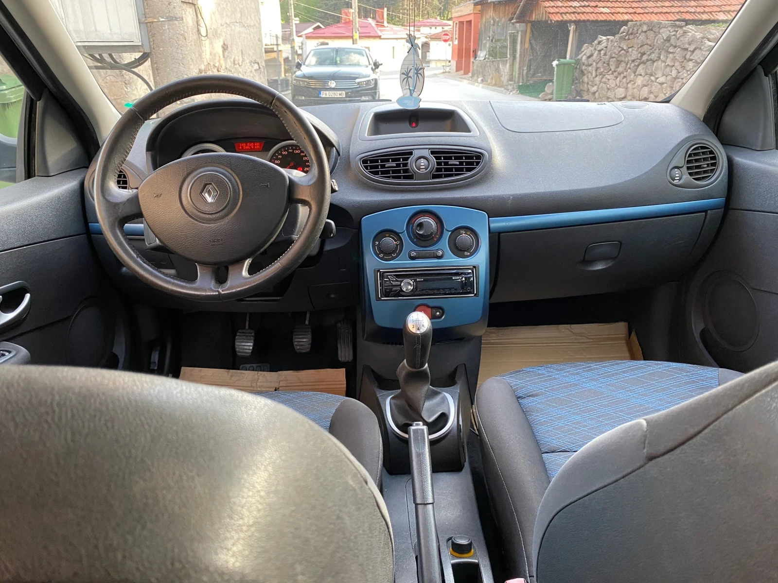Renault Clio 1.2i 75кс., снимка 11 - Автомобили и джипове - 54671915