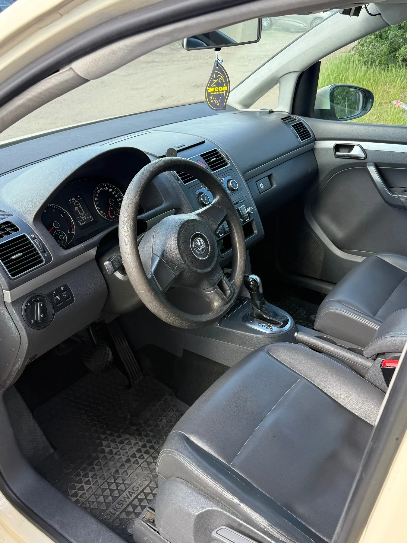 VW Touran 1.4 Турбо Бензин Метан, снимка 10 - Автомобили и джипове - 54714192