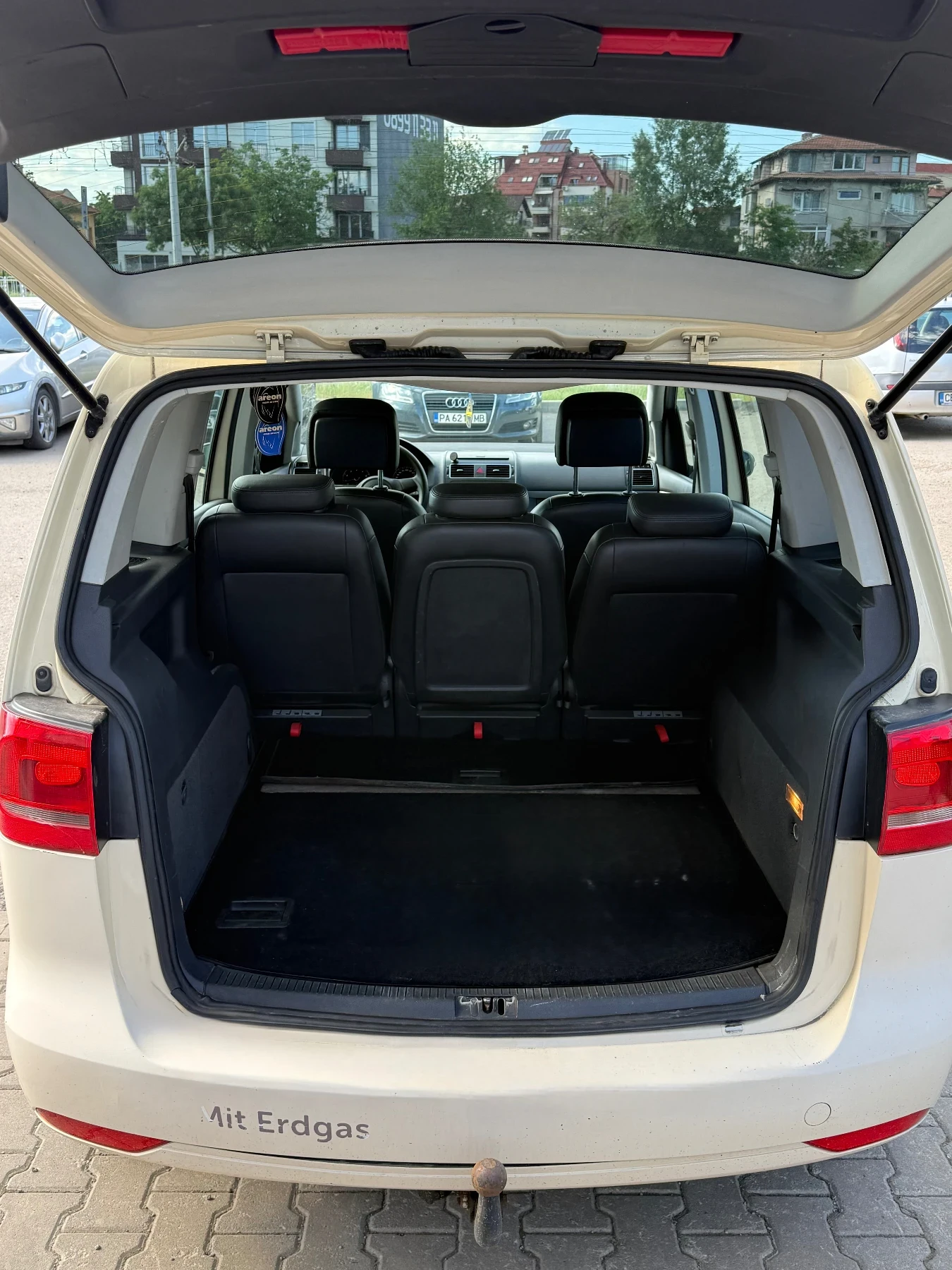 VW Touran 1.4 Турбо Бензин Метан, снимка 11 - Автомобили и джипове - 54714192
