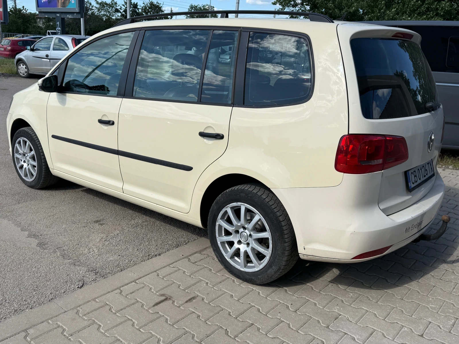 VW Touran 1.4 Турбо Бензин Метан, снимка 6 - Автомобили и джипове - 54714192
