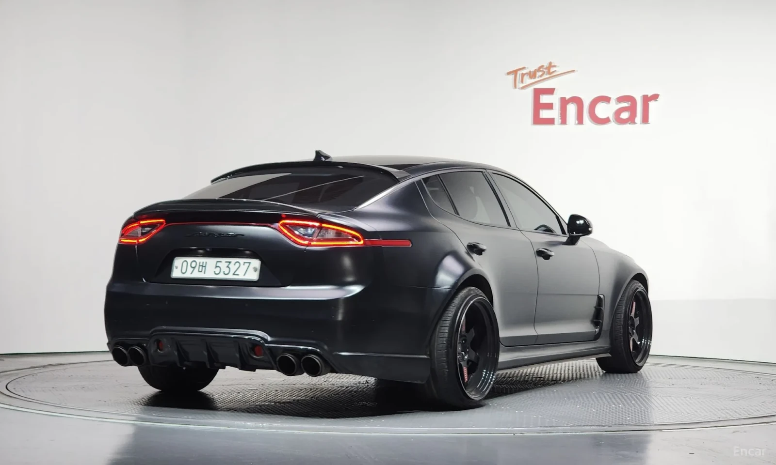 Kia Stinger 2.2d\Фулл Екстри\Въздушно окачване, снимка 2 - Автомобили и джипове - 55583474