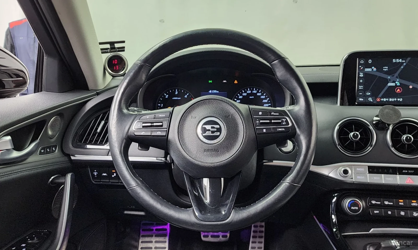 Kia Stinger 2.2d\Фулл Екстри\Въздушно окачване, снимка 13 - Автомобили и джипове - 55583474