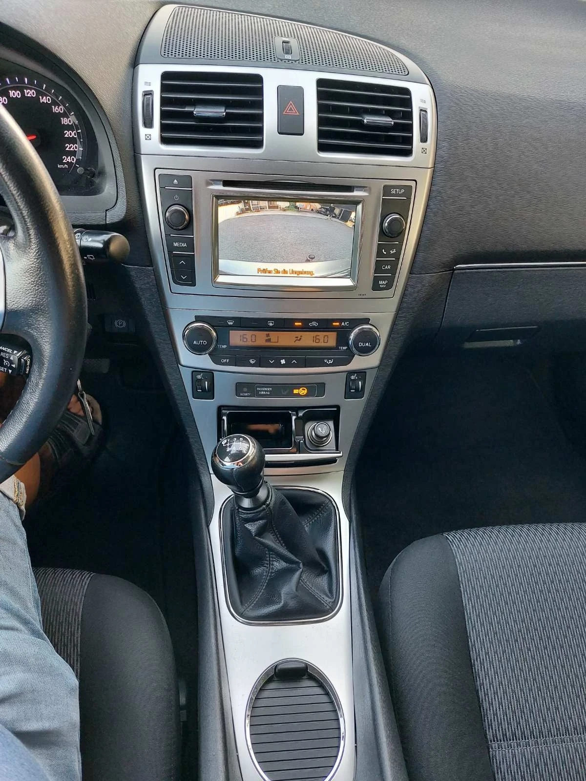 Toyota Avensis 2.0, 6ск, вер.м-р, снимка 7 - Автомобили и джипове - 55657190
