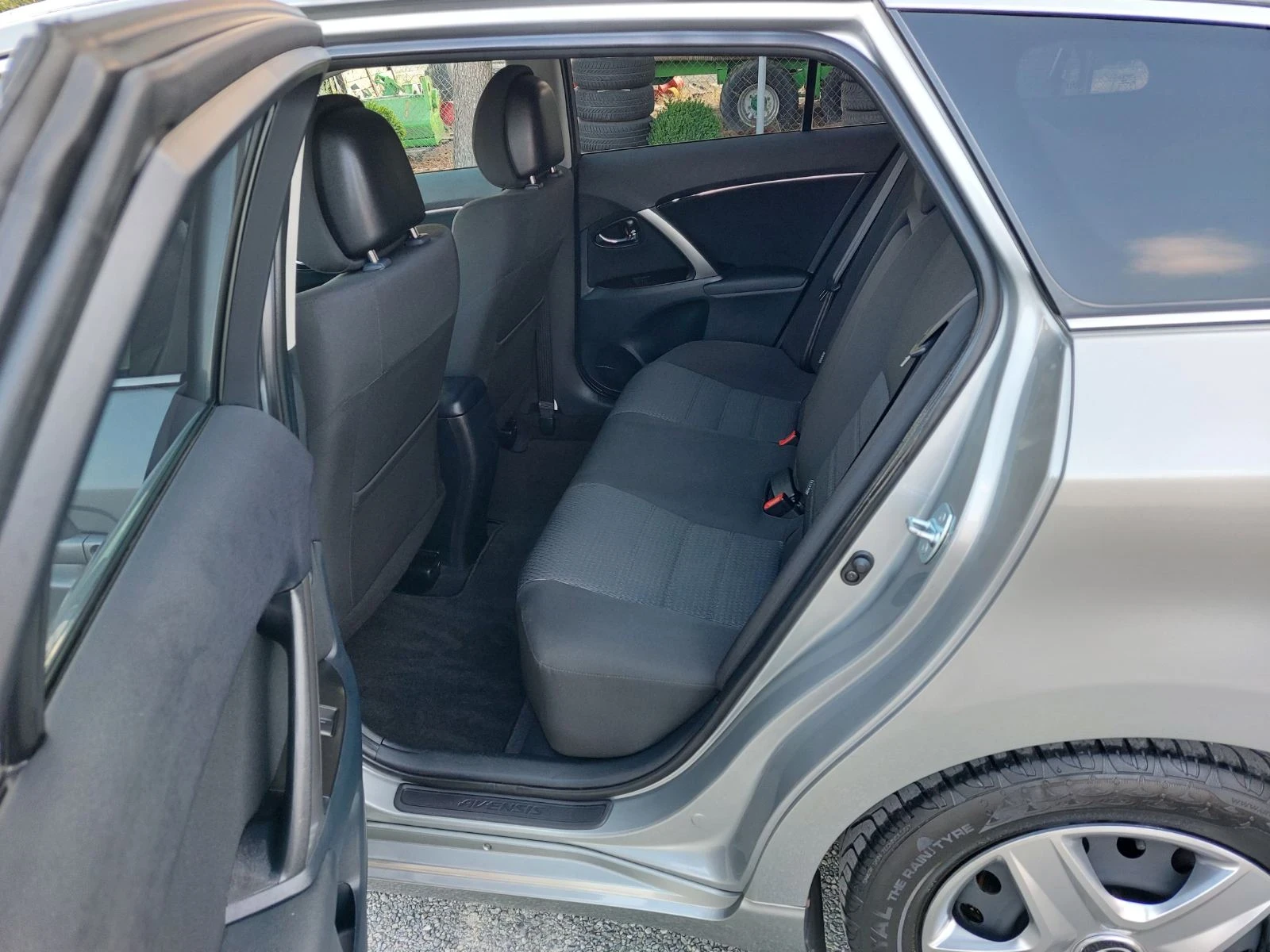 Toyota Avensis 2.0, 6ск, вер.м-р, снимка 15 - Автомобили и джипове - 55657190