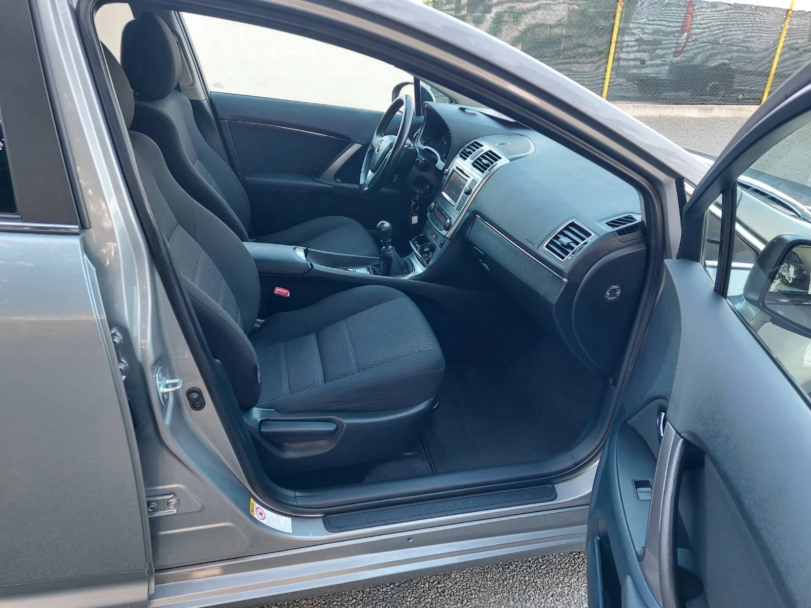 Toyota Avensis 2.0, 6ск, вер.м-р, снимка 16 - Автомобили и джипове - 55657190