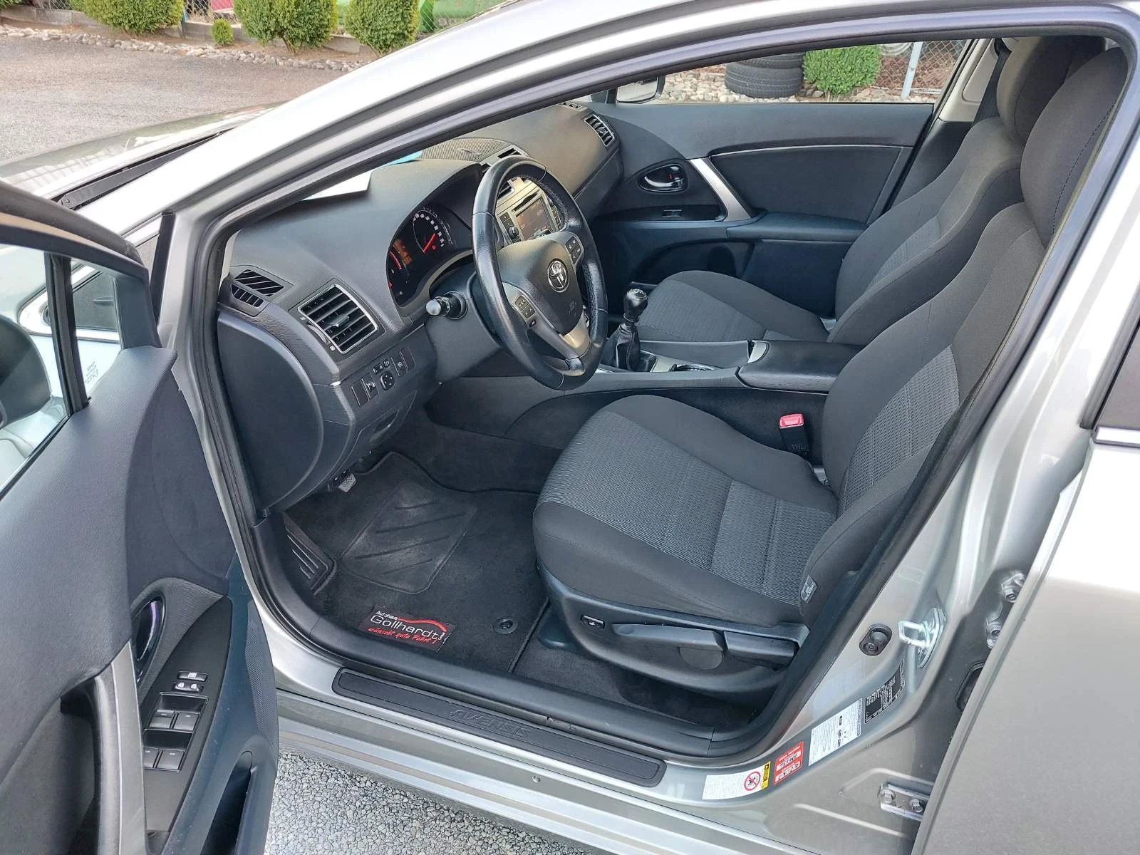 Toyota Avensis 2.0, 6ск, вер.м-р, снимка 13 - Автомобили и джипове - 55657190
