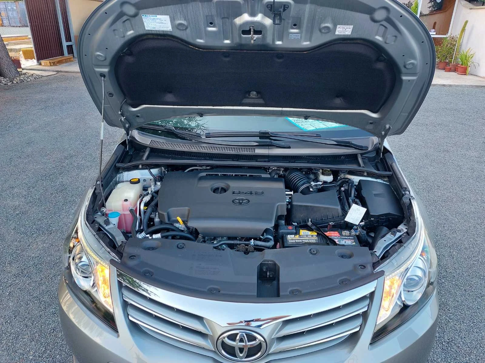 Toyota Avensis 2.0, 6ск, вер.м-р, снимка 11 - Автомобили и джипове - 55657190
