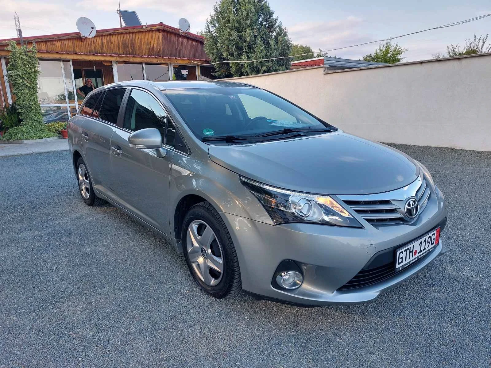Toyota Avensis 2.0, 6ск, вер.м-р, снимка 3 - Автомобили и джипове - 55657190