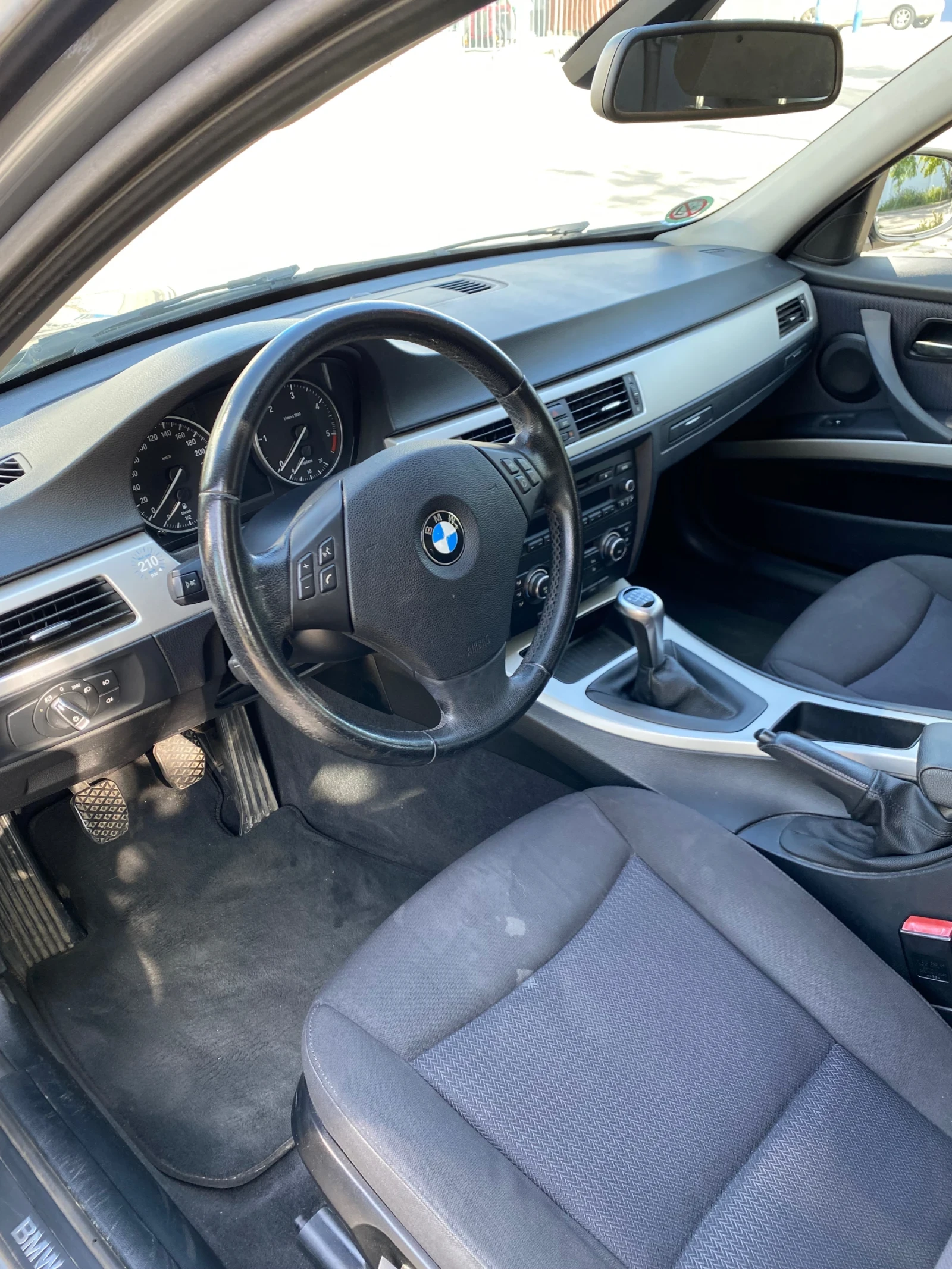 BMW 320, снимка 14 - Автомобили и джипове - 55753939