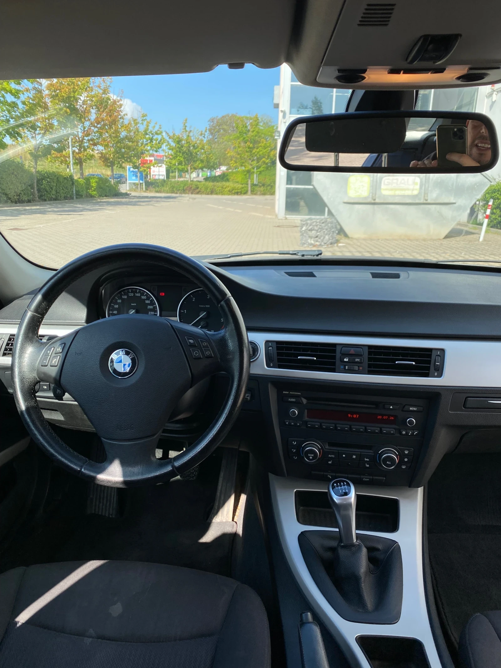 BMW 320, снимка 11 - Автомобили и джипове - 55753939