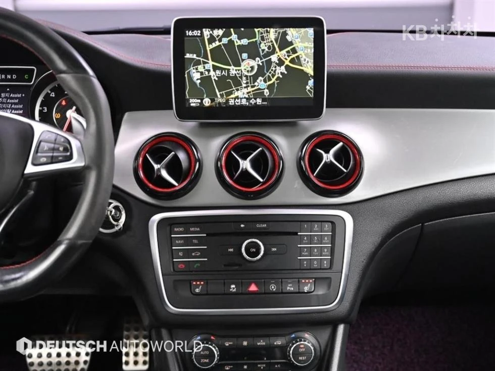 Mercedes-Benz CLA 45 AMG PANAMERICANA / ПАНОРАМА / ПОДГРЕВ, снимка 12 - Автомобили и джипове - 55803036