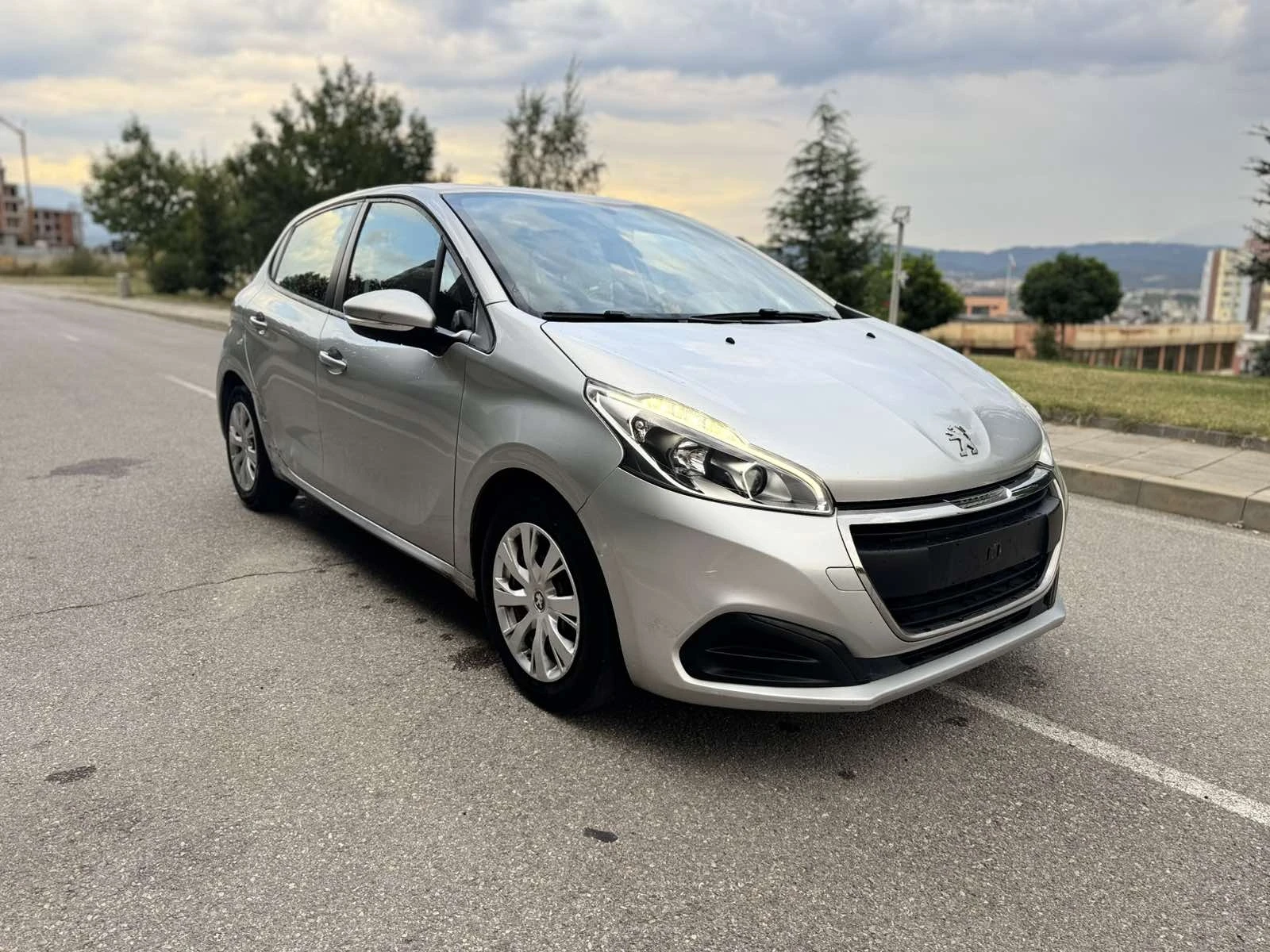 Peugeot 208 1 .6 bluhdi, снимка 2 - Автомобили и джипове - 56167162