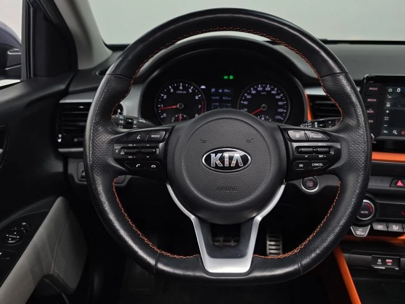 Kia Stonic 1.4| ОБДУХВАНЕ| ПОДГРЕВ НА ВОЛАНА| КАМЕРА| ШИБЕДАХ, снимка 13 - Автомобили и джипове - 55737143