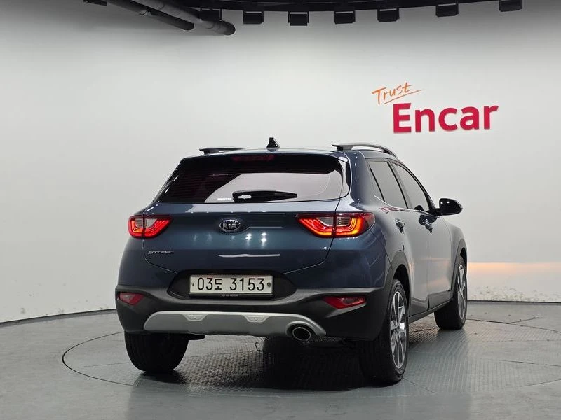 Kia Stonic 1.4| ОБДУХВАНЕ| ПОДГРЕВ НА ВОЛАНА| КАМЕРА| ШИБЕДАХ, снимка 4 - Автомобили и джипове - 55737143