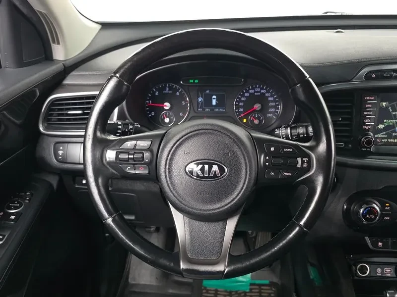 Kia Sorento 2.0 2WD PRESTIGE, снимка 13 - Автомобили и джипове - 56305531