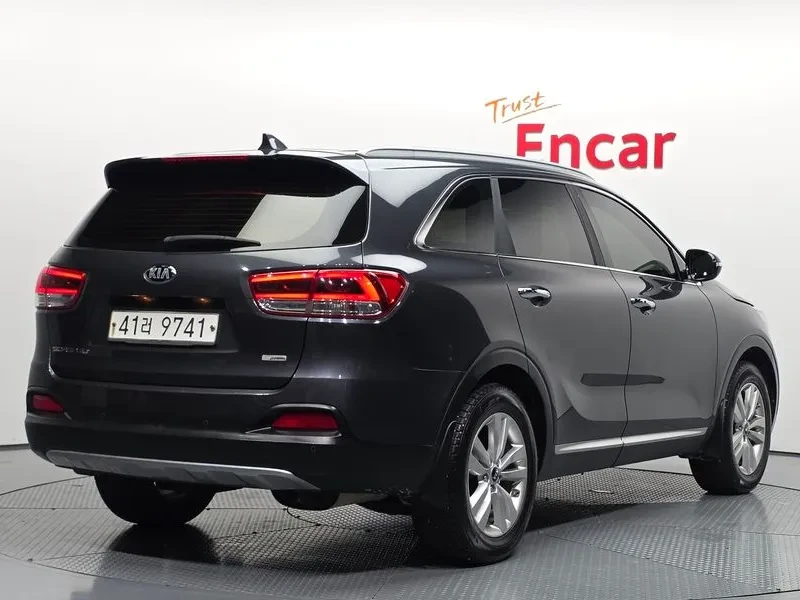 Kia Sorento 2.0 2WD PRESTIGE, снимка 2 - Автомобили и джипове - 56305531