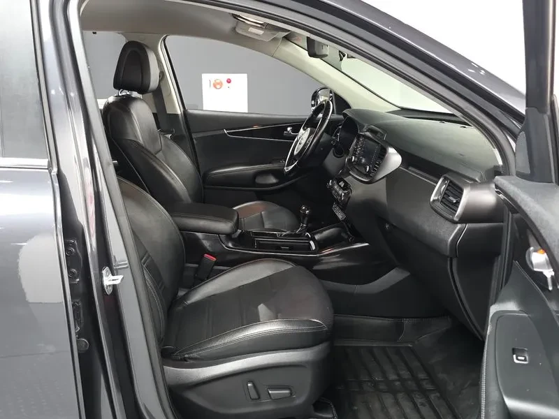 Kia Sorento 2.0 2WD PRESTIGE, снимка 11 - Автомобили и джипове - 56305531