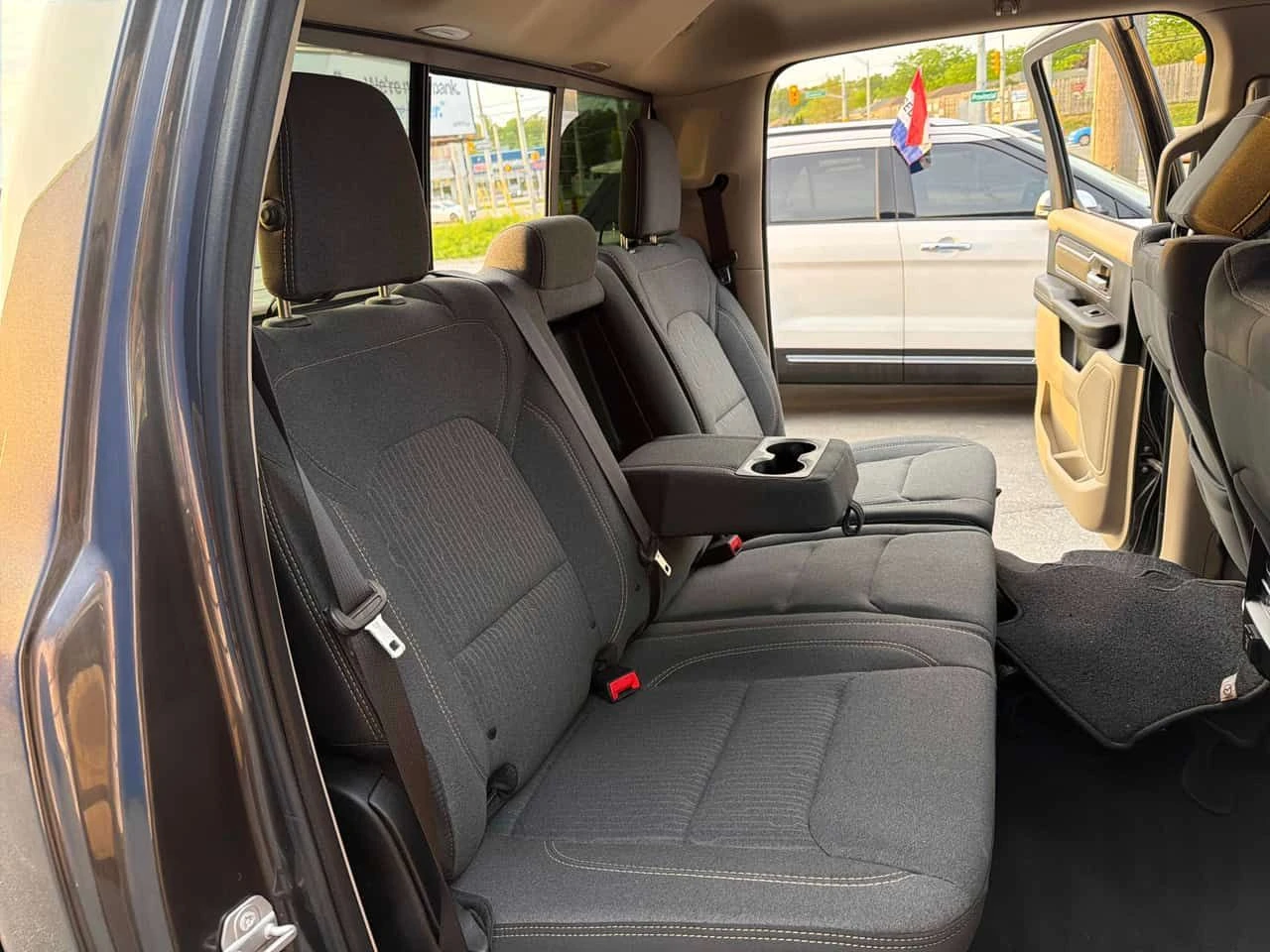 Dodge RAM 1500 * Big Horn * CARFAX * БЕЗ ПЪРВОНАЧАЛНА ВНОСКА, снимка 11 - Автомобили и джипове - 54706707